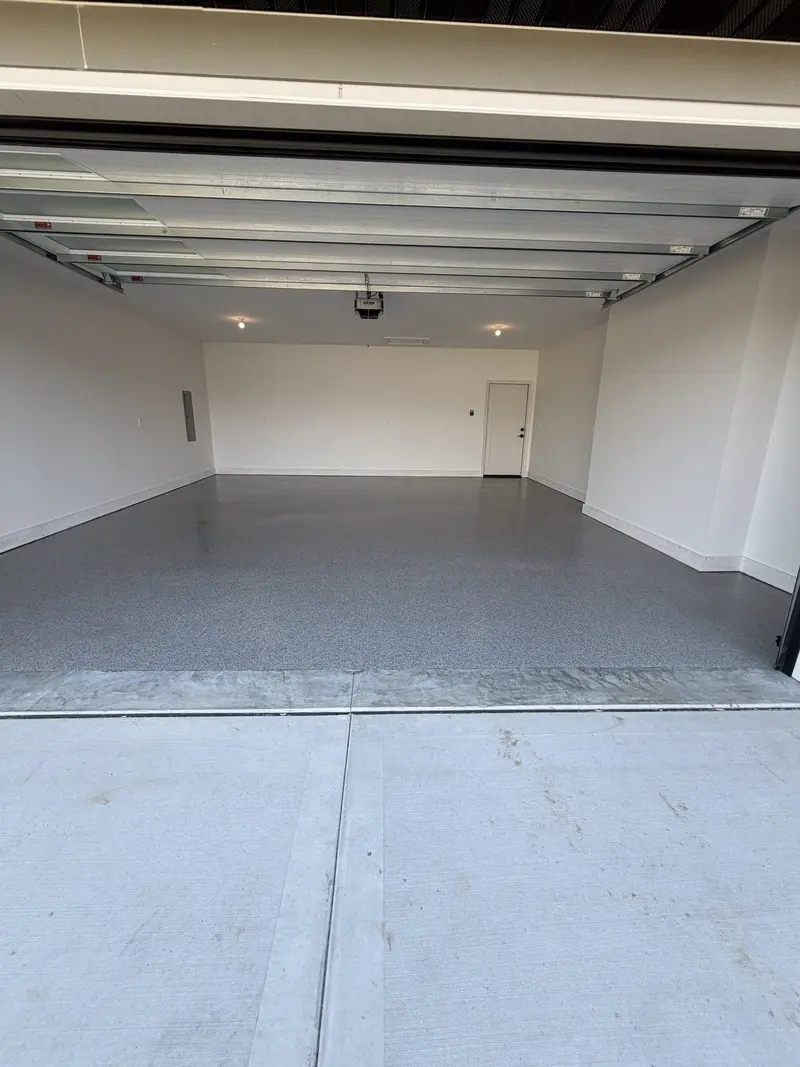 Full flake epoxy garage floor installed by Elite Coatings in Edwardsville, IL